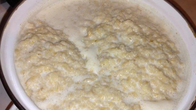 Молочная овсянка с ягодами смотреть онлайн