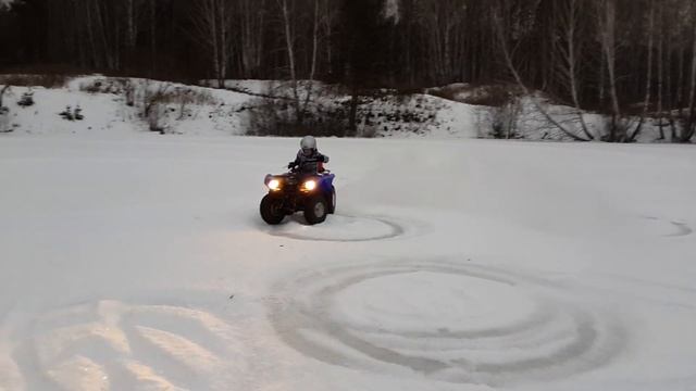 дрифт на льду на YAMAHA GRIZZLI 125 смотреть онлайн