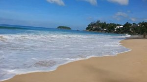 Волны на море в тайланде. Пляж ката ной.