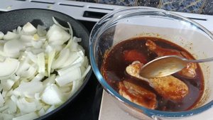 Курица в соевом соусе с медом. Кисло-сладкий вкус. Для праздника и не только. Готовится не сложно.