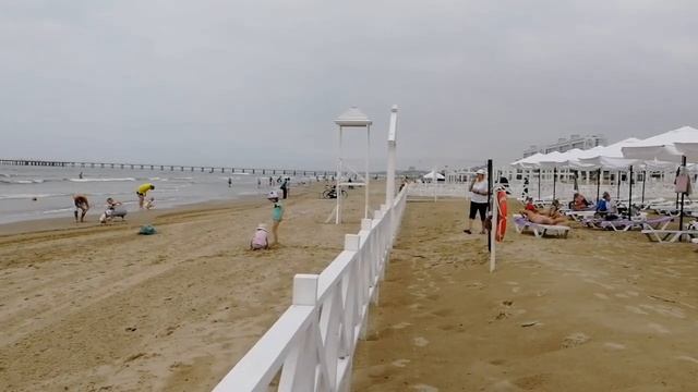 10 день в отеле Ривьера Анапа. Зарядка, дерево с бабочками, море класс!) смотреть онлайн