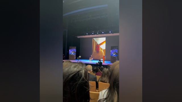 ?Вы только посмотрите, что там происходит ?