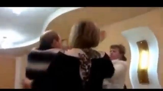 2 .Вот такая свабдя. Батька трохи поучил невесту сына. смотреть онлайн