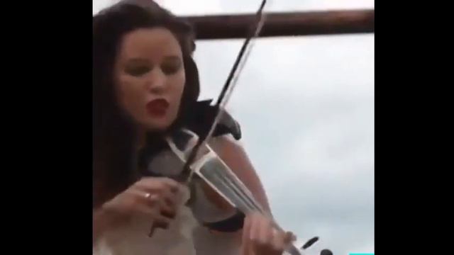 Прикольно на скрипке играет Еще прикольнее танцует смотреть онлайн