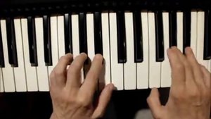 Учимся играть двумя руками на пианино.#Гамма СИ мажор в параллельном и в расходящем движении