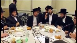 Евреи поют на недельку до второго из Atomic Heart.