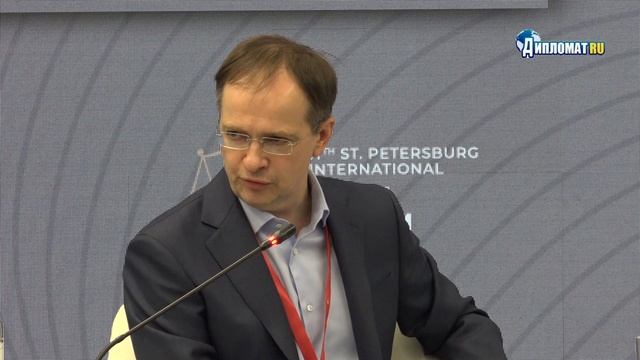 Владимир Мединский раскритиковал школьные учебники по истории и обществознанию