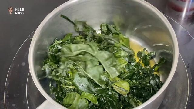 Суп из морской капусты - миёккуг / Korean seaweed soup recipe смотреть онлайн