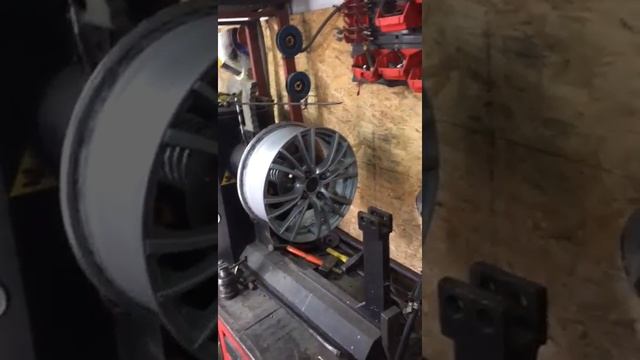 Правка дисков Краснодар (исправление восьмерке) смотреть онлайн