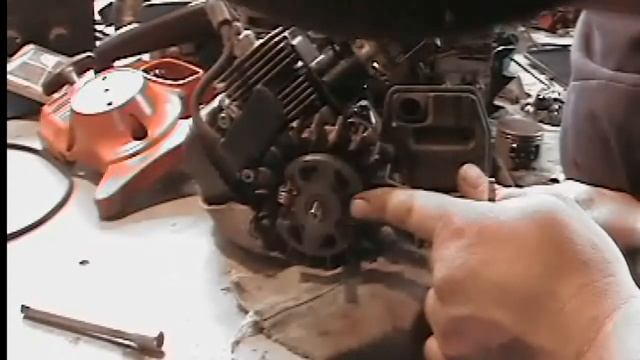 как открутить муфту на бензокосе штиль
