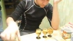 Поспорил что не срубит после 4 рюмки