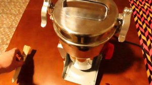 Супер мощная мельница для пряностей и трав.