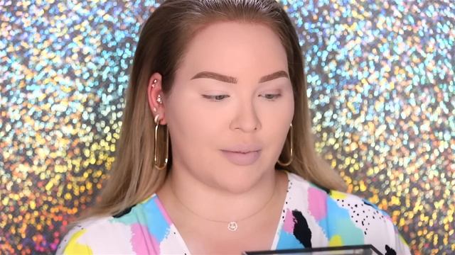 TRUTH OR DARE MAKEUP CHALLENGE! смотреть онлайн