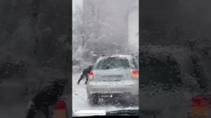 Сильные снегопады в Донецке и Макеевке