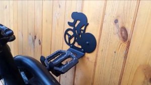 Крепление велосипеда на стену за педаль Arthook.ru