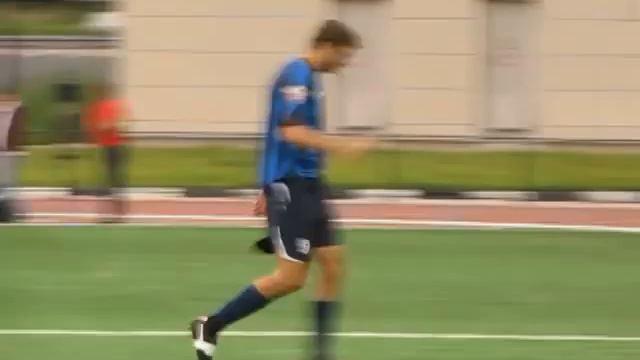 Орещук осеняет себя крестом. Sports.ru