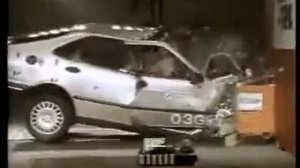 ハード破壊試験機：Crash Test Saab 900 Фронтальный удар Impolite