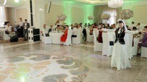 Танцевальный подарок от племянников для молодожен / Dance is a gift from nephews to newlyweds