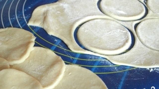 Постные вареники с вишней