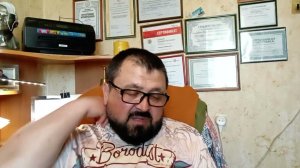 Почему лицам на заводской проходной не нравится, когда их "досматривает" охрана )))