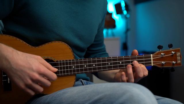 "God rest ye merry, gentlemen" on tenor ukulele (it gives me chills) смотреть онлайн