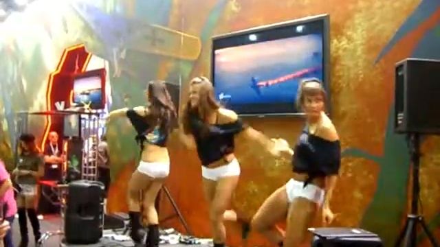 Танцующие девушки.AVI смотреть онлайн