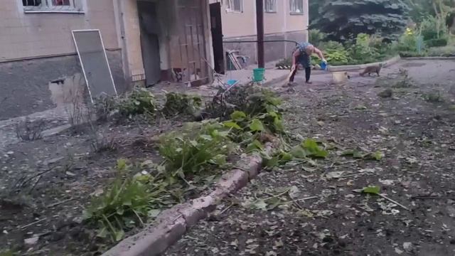 Последствия обстрела Петровского района Донецка украинскими террористами