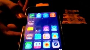 Почему мигает екран в iphone 3gs черными полосами??Помогитеее!!