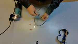 Сделал многофункциональный раскладной нож из ножниц для резки труб