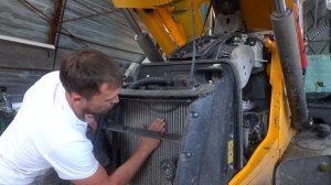 Влог тракториста. Как открыть капот на JCB. Купил машину Нива 4*4. Проверяю колеса экскаватора.