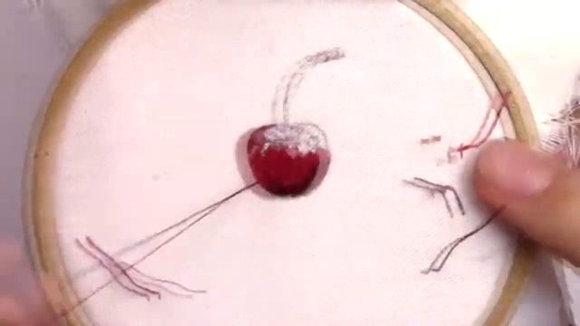 ? Как вышить кулон? Вышивка гладью украшения Вишенка. Делаем стильный аксессуар ручной работы