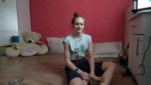 КАК НАУЧИТЬСЯ СТОЯТЬ НА РУКАХ. УРОК ПО ГИМНАСТИКЕ