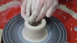 Обучение гончарству. Делаем цилиндр. Throwing a simple pottery cylinder on the wheel