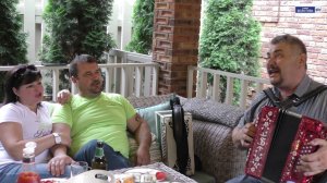 В школьное окно смотрят облака...Не возвращается такое никогда. Как скучно жить без светлой сказки.