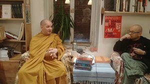 Буддийский монах Топпер Панньяавудхо в гостях у Фаренгейта.