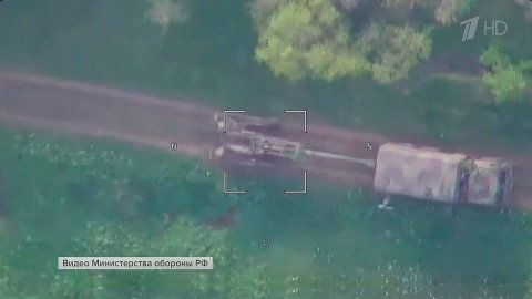 Минобороны РФ показало кадры уничтожения иностранной техники дроном-камикадзе "Куб"