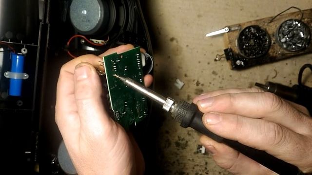 Бумбокс SVEN, замена USB разъема, колхозным методом. смотреть онлайн