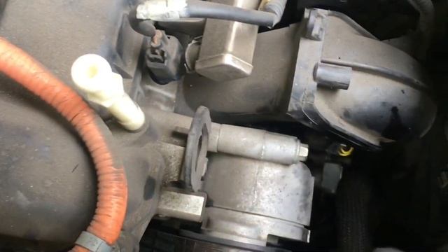 How to Replace the Thermostat on a 2006 Ford Escape Hybrid смотреть онлайн