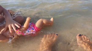 Беби Бон купается на море в Египте с Викой. Загораем, плаваем. baby born on the red sea