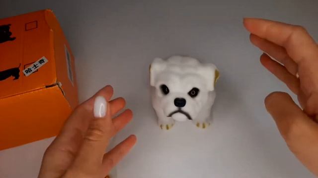 Собака Кивающая головой. Игрушка из Китая на панель авто. смотреть онлайн