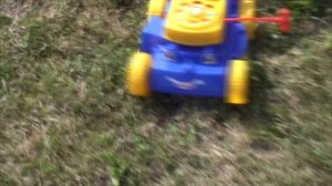 Газонокосилка спецтехника Алекс косит газон Веселое детское видео  children mower
