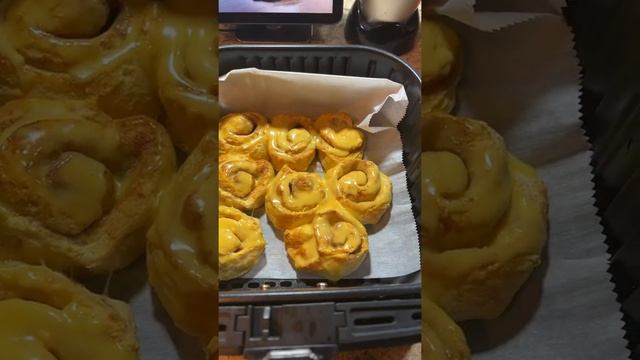 Cinnamon Rolls in COSORI Smart Wi-Fi Air fryer.