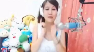 Китаянка поет задорную песню на родном языке :) ( Il Pulcino Pio, Das kleine Küken piept )