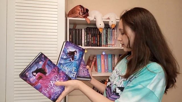 Идеи что почитать//обзор на мой книжный стеллаж смотреть онлайн