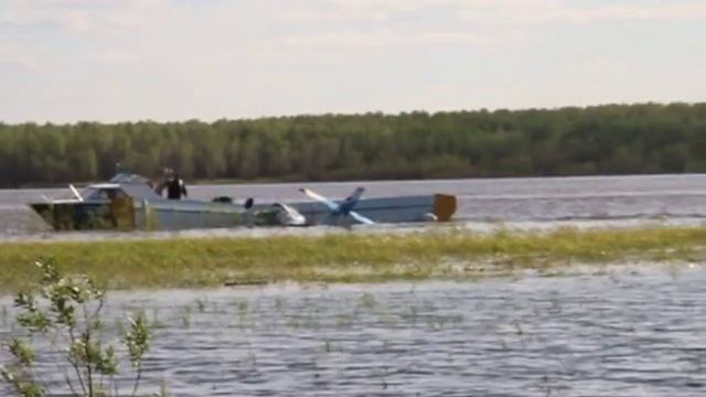 Самолет сел на воду в Ханты-Мансийске смотреть онлайн