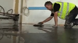 Пол стяжка наливной пол самовыравнивающийся наливной пол. Наливка наливного пола