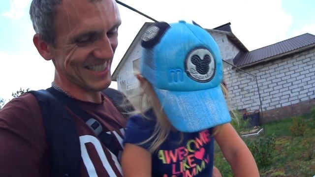 ПОДАРОК НА ДЕНЬ РОЖДЕНИЯ. Папа пытается вытянуть Сашку из квартиры, чтобы сделать сюрприз. смотреть онлайн