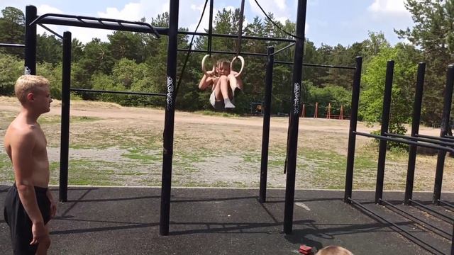 Заруба между мелкими/ разыграл Lamborghini centenario/ смотреть онлайн