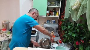 макароны со шпротами.#вкусные макароны#макароны по шпротски#простой ужин