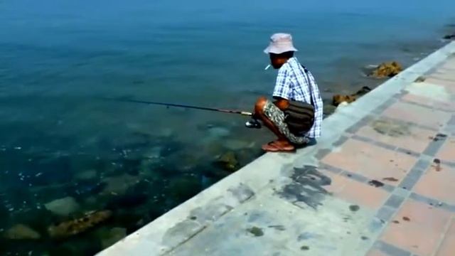 Паттайя Рыбалка с берега на Джомтьене